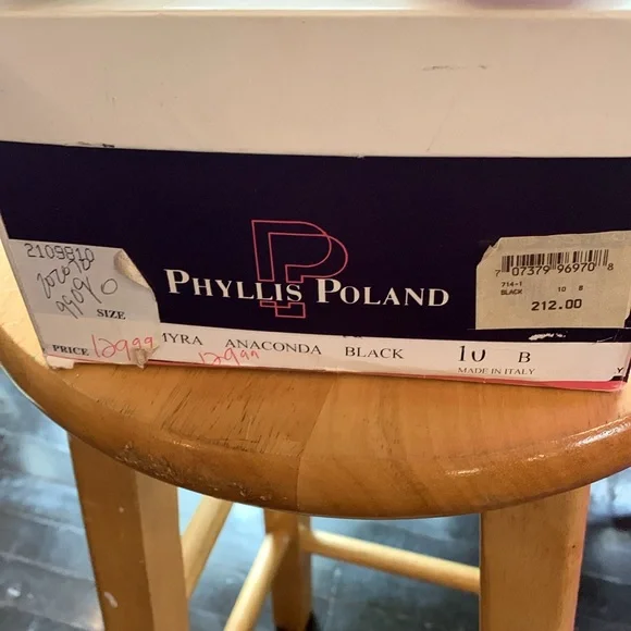 Phyllis Poland Leather Mule - Picture 6 of 8